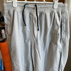 Lululemon Pace Breaker shorts LINED 9in in Medium